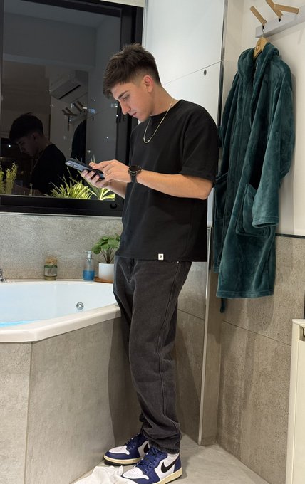 Watch Mateo 🇦🇷 🇪🇸's leaked NSFW photo on TwXstars