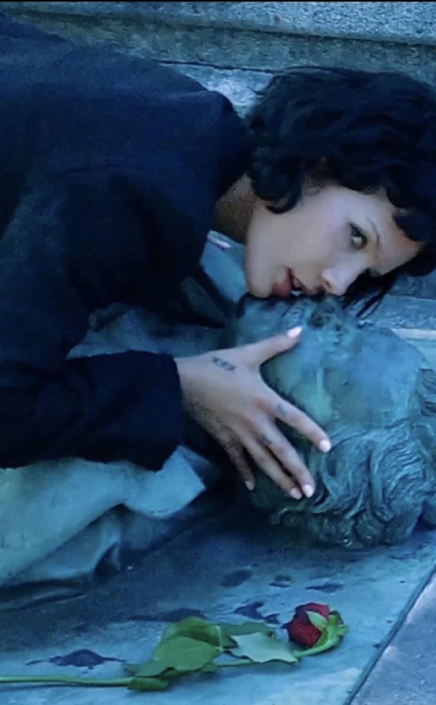 honeycomingdown's tweet photo. H giving us insight into the original lyrics/poem was the coolest thing!

Also sharing pics from LITM bc I love her era sm!💙🥀 https://t.co/nyCYtKzkxK