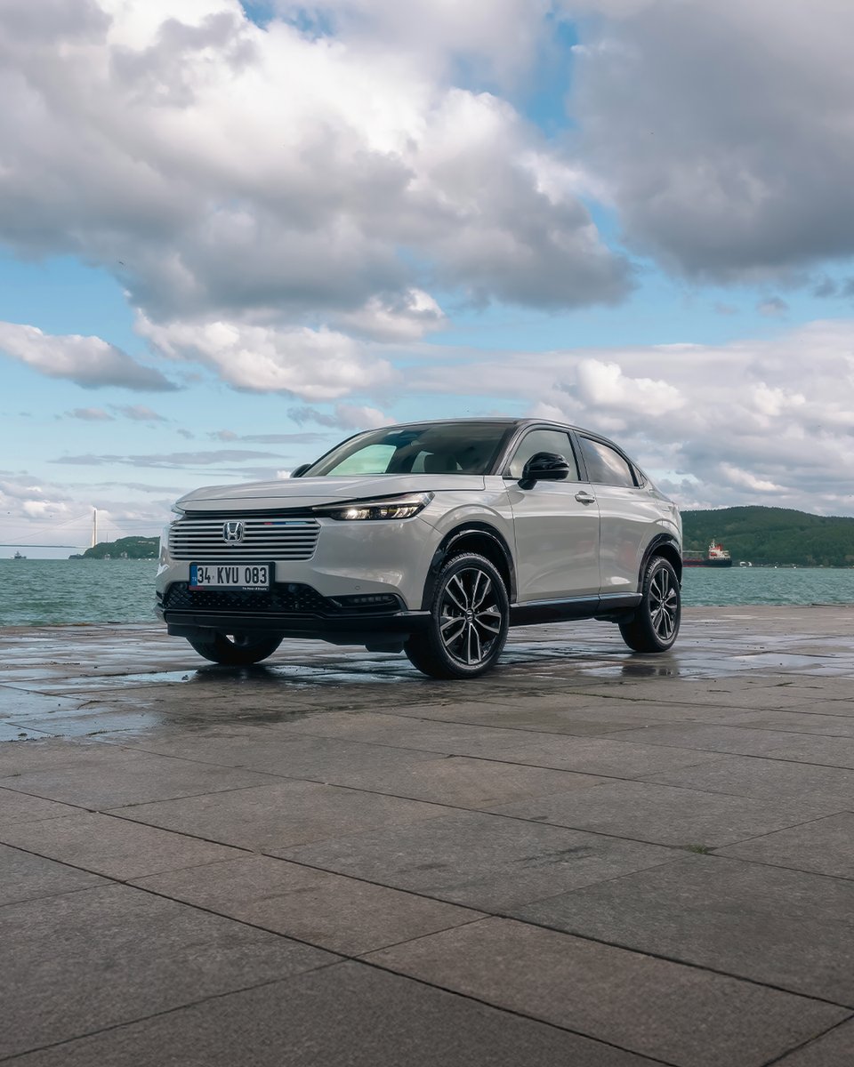 Göz alıcı manzaraları tamamlayan bir hibrit. ☁️

#Honda #HondaHRV #HRV #eHEV