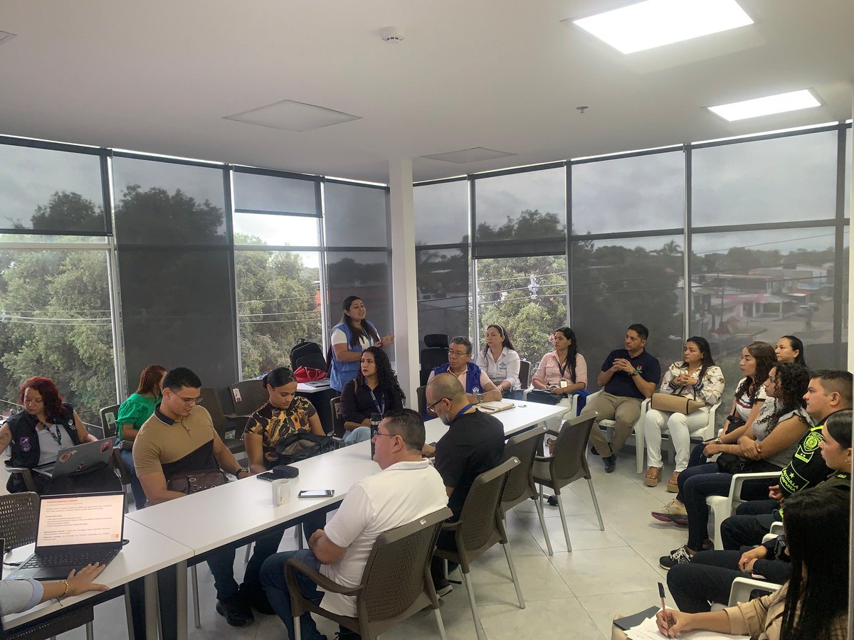 UNFPA Colombia (@unfpacolombia) on Twitter photo En Arauca, junto a la <a href="/DefensoriaCol/">Defensoría del Pueblo</a> y <a href="/MedLegalColombi/">Medicina Legal (Col)</a>, fortalecimos capacidades del personal de salud y funcionarias/os públicas/os para transversalizar el enfoque de género y que mujeres y jóvenes sobrevivientes de violencia de género, sean el centro de la atención, En Arauca, junto a la <a href="/DefensoriaCol/">Defensoría del Pueblo</a> y <a href="/MedLegalColombi/">Medicina Legal (Col)</a>, fortalecimos capacidades del personal de salud y funcionarias/os públicas/os para transversalizar el enfoque de género y que mujeres y jóvenes sobrevivientes de violencia de género, sean el centro de la atención,