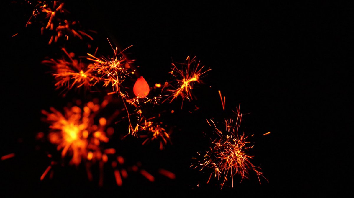 線香花火しました、今回のお気に入りがこちらです🎇

#写真撮ってる人と繫がりたい #カメラ好きな人と繋がりたい #写真好きな人とつながりたい #写真で伝えたい私の世界 #キリトリセカイ #花火 #線香花火 #夏 #夏夜