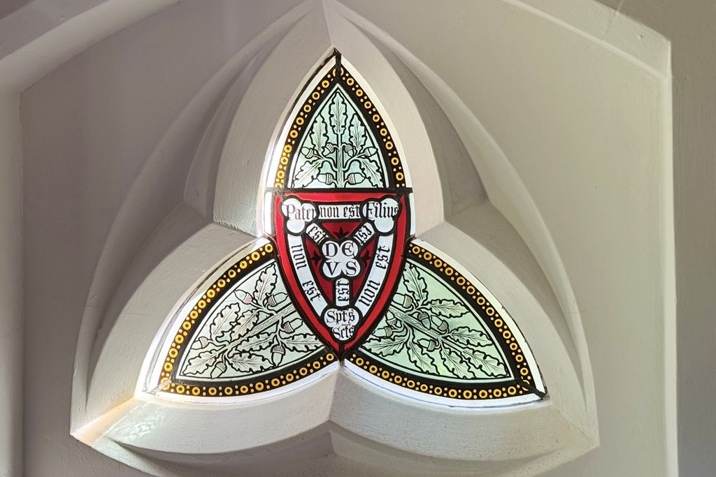 🛏 8 Bedrooms
🛋 Multiple reception rooms
🚗 Extensive garaging
🌳 Set on over 5 acres of private grounds
🏡 Grade II Listed with historic significance

A rare chance to restore and reimagine a landmark country house.
.
.
#Marchwood #GradeIIListed #NewForest