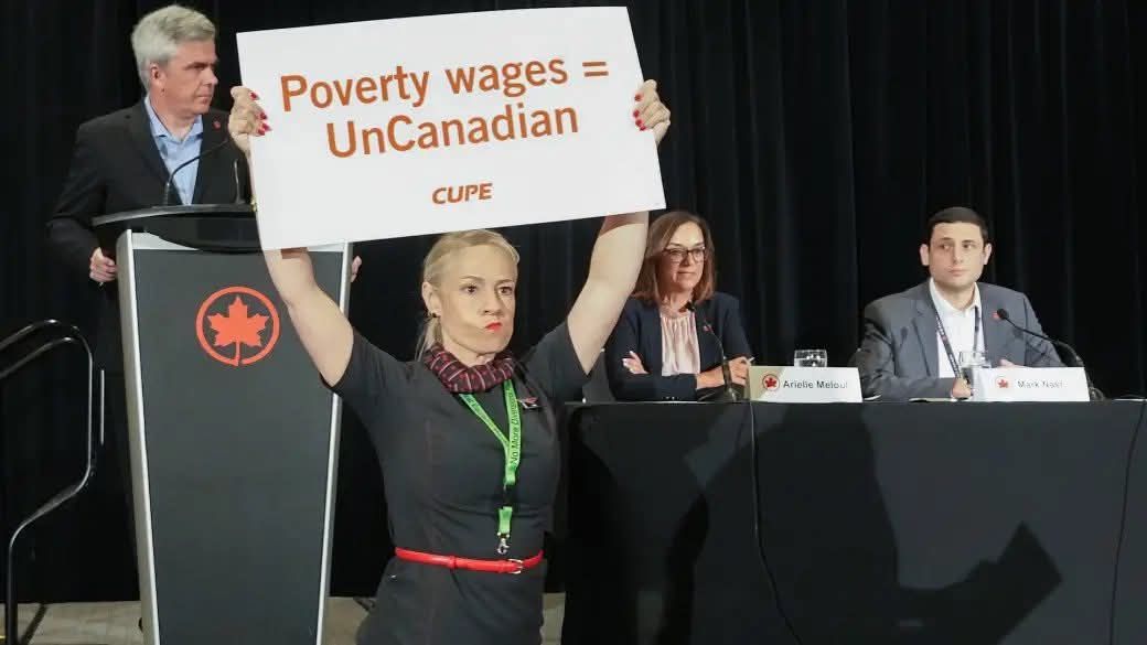 This powerful image of resistance is set to become an iconic symbol of the ongoing struggle for workers' rights in Canada.

#canlab