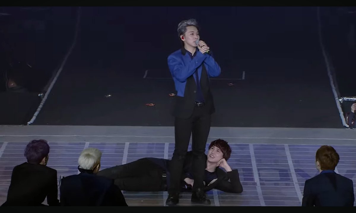 Spring_OMG7's tweet image. Kyuhyun en primera fila😏, para ver tremendo Durazno 🍑  de Min...su momento más G4y 😌🤭 y eso ya es mucho decir 💙
*desbloqueando recuerdos, llenos de Nostalgia 🥺😭🤧*
#SuperShow5 
#KyuMin