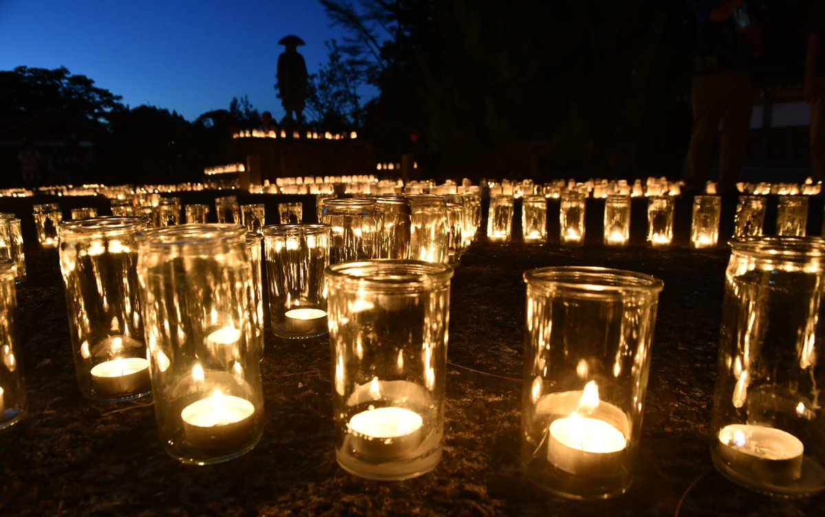 能登半島地震からの復興への願いを込めて、輪島・金蔵の正願寺に4000のろうそくが灯されました。 
そのうち1700には全国から寄せられたメッセージを書いた紙がかぶせられ、灯籠のように。「一刻も早く心穏やかな日を過ごせますように」「無理しないでね」…心あたたまる言葉がつづられていました。