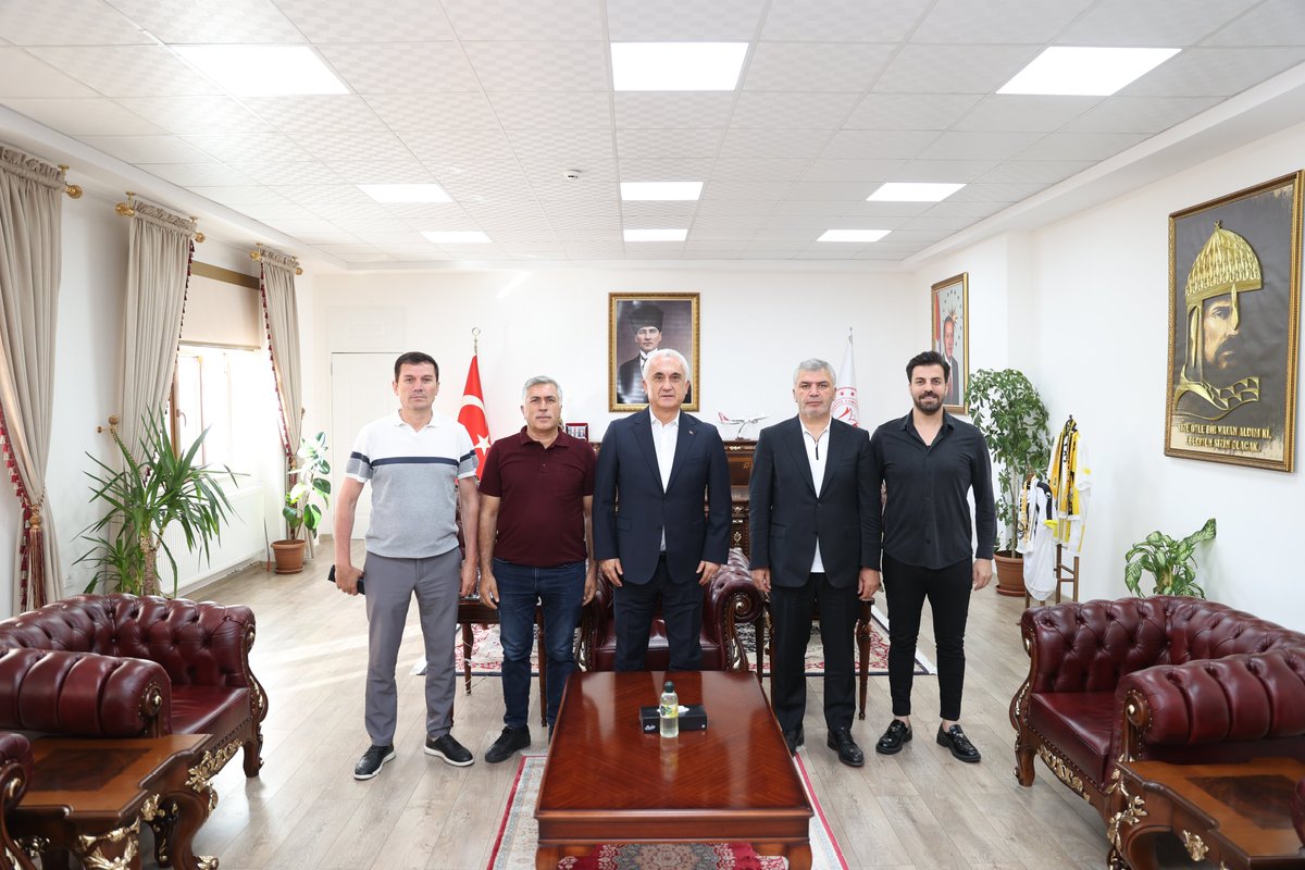 T.C. Muş Valiliği (@tcmusvaliligi) on Twitter photo Muşspor Kulüp Başkanı Fatih Cengiz, Kulüp Asbaşkanı Murat Bozyel, Yönetim Kurulu Üyeleri Halis Aytunç ve Zal Rüstem Yamaç ile birlikte, Valimiz Sayın <a href="/Valiavnicakir/">Avni Çakır</a>'ı ziyaret etti.#Muş
📍Muş Valiliği Muşspor Kulüp Başkanı Fatih Cengiz, Kulüp Asbaşkanı Murat Bozyel, Yönetim Kurulu Üyeleri Halis Aytunç ve Zal Rüstem Yamaç ile birlikte, Valimiz Sayın <a href="/Valiavnicakir/">Avni Çakır</a>'ı ziyaret etti.#Muş
📍Muş Valiliği