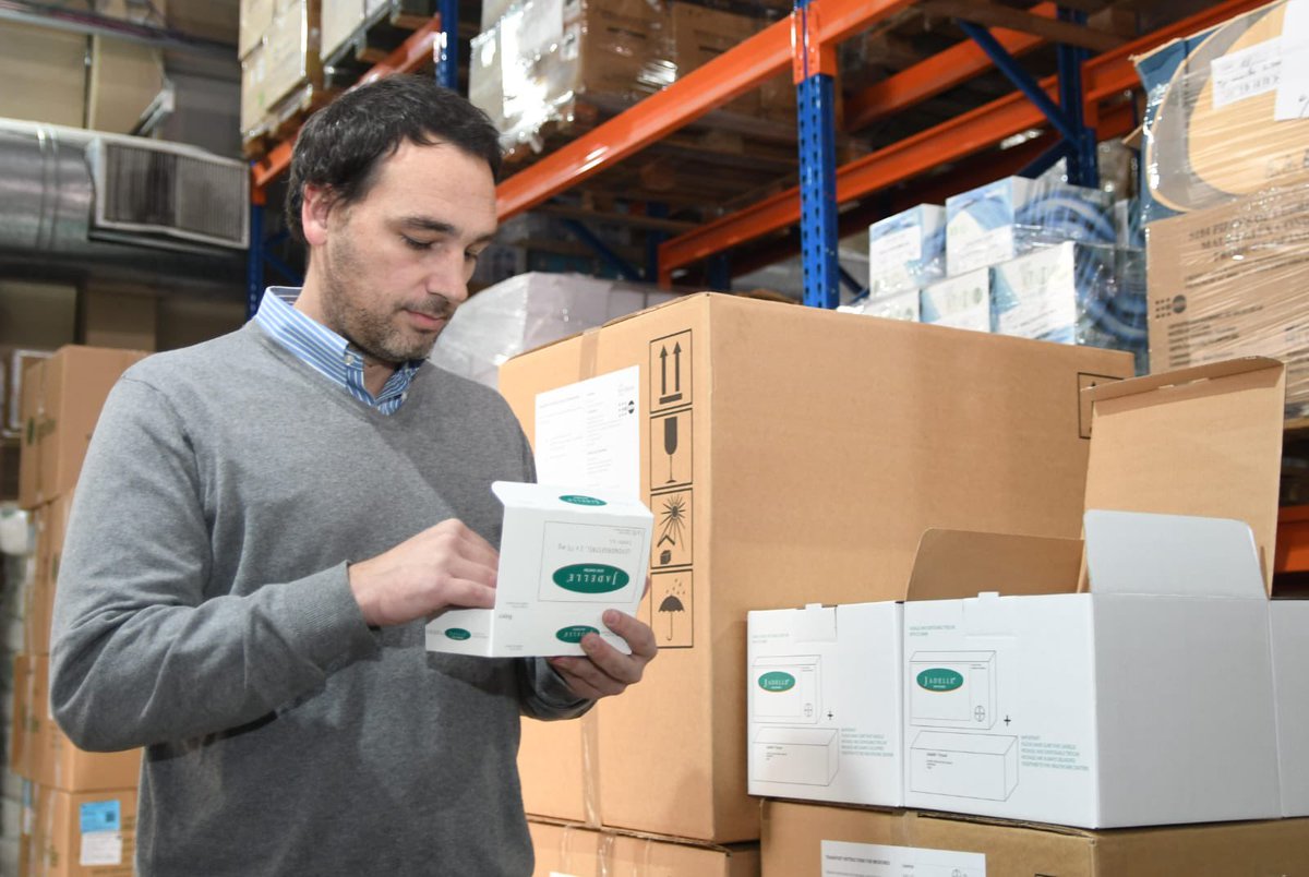 Hoy recibimos en Mendoza 12.500 implantes subdérmicos de levonorgestrel, un método anticonceptivo hormonal seguro, reversible y de larga duración, que brinda protección por 5 años y es clave para la salud sexual y reproductiva.

Continuando con nuestra política de importación