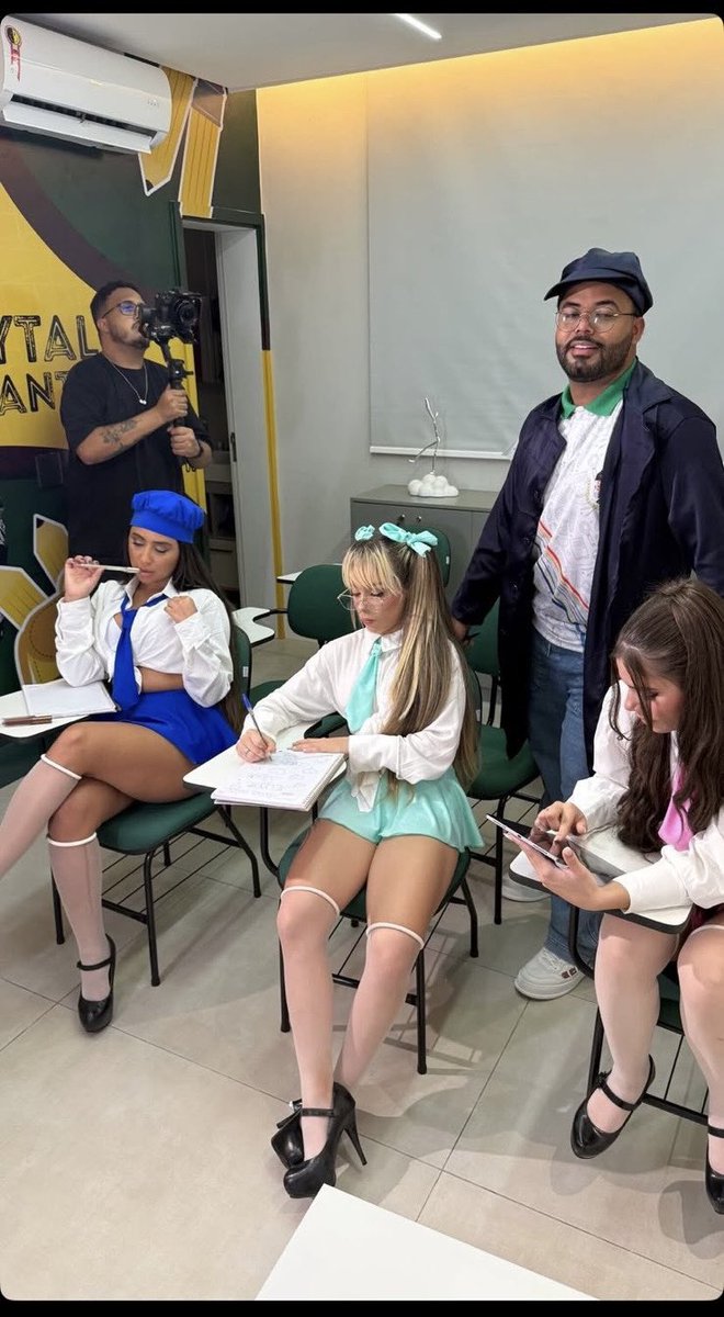 WillShakes18's tweet photo. @poIemizei @choquei Tem nome exploração sexual de menores https://t.co/IuqpKggGX4