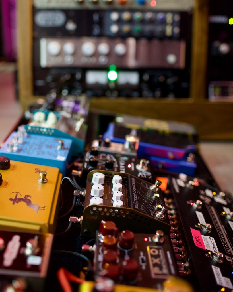 HeavyocityMedia's tweet image. Do you ever run audio from your DAW into guitar pedals? What’s the wildest combo you’ve found?

#VirtualInstruments #VST #ModernScoring #MusicProduction #Heavyocity #Guitar