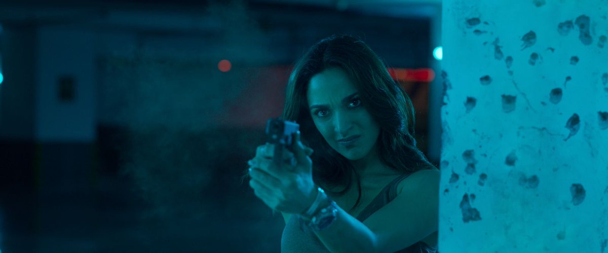 soniyo__'s tweet image. Interval tak seat se chipak gaya tha… 2nd half = madness! 🤯 #War2Explodes