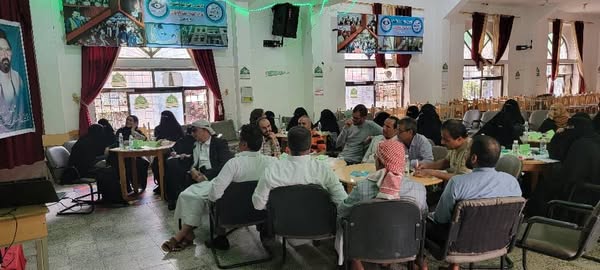 ينظم مركز النور دورة تدريبية بعنوان "صفات المعلم الفعال ومهارات التدريس الحديثة وبناء الاختبارات" تستهدف 40 معلمًا ومعلمة من الكادر التعليمي، وتستمر لمدة أربعة أيام من الاثنين وحتى الخميس بمجموع 16 ساعة تدريبية بمعدل 4 ساعات يوميا.
يدرب الدورة الأستاذ عبدالرحمن القدسي