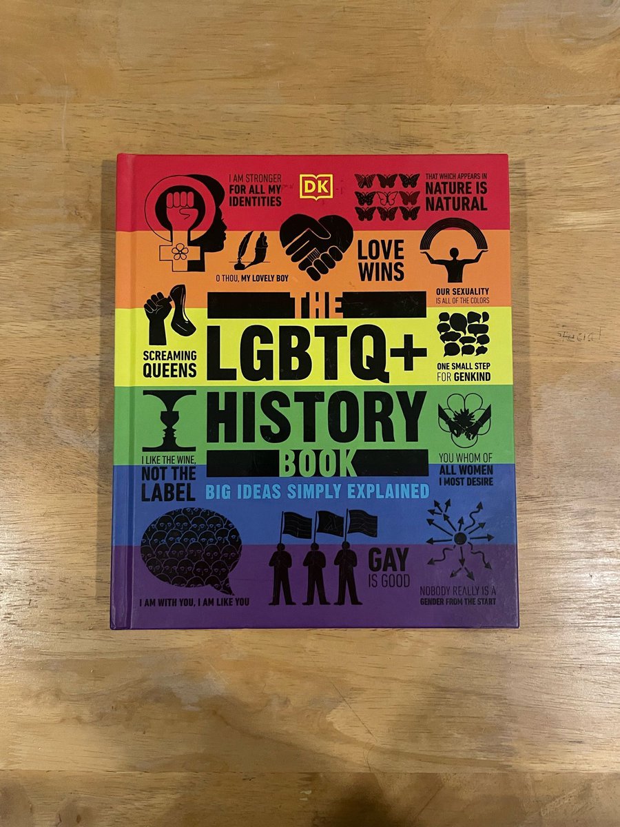 YKoniAwawa's tweet photo. チェンマイ(タイ)に休暇にきているのだが立ち寄った���屋にあったのでLGBTQ+ヒストリーブックを(ホモナショナリズムやクリップ理論の��易な解説があったので)衝動買い.
DK社とありUKの研究者が結構書いてた.
ただトランスは微妙かなぁ…頁ないし病理化→脱病理化とバックラッシュみたいな単純な感じだし https://t.co/ZwU8TNz6yS
