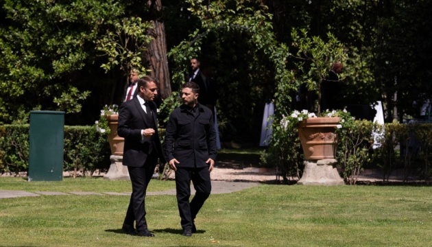 Les présidents ukrainien et français, Volodymyr Zelensky et Emmanuel #Macron ont convenu de se rencontrer après le sommet en #AlaskaSummit .
<a href="/ZelenskyyUa/">Volodymyr Zelenskyy / Володимир Зеленський</a> 
ukrinform.fr/rubric-polytic…