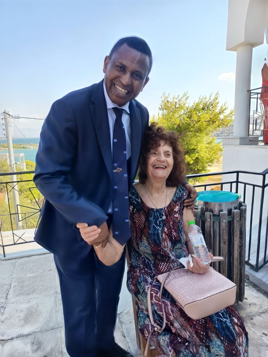 Χθές παρευρέθηκα στη Σαλαμίνα, στον Ι.Ν της Κοιμήσεως Θεοτόκου όπου είχα τη χαρά να συμμετέχω στην περιφορά του επιταφίου της Υπεραγίας Θεοτόκου.
Σήμερα το πρωϊ παρευρέθηκα ξανά στον ίδιο Ιερό Ναό, όπου παρακολούθησα τη Θεία λειτουργία, Χοροστατούντος του Σεβασμιωτάτου