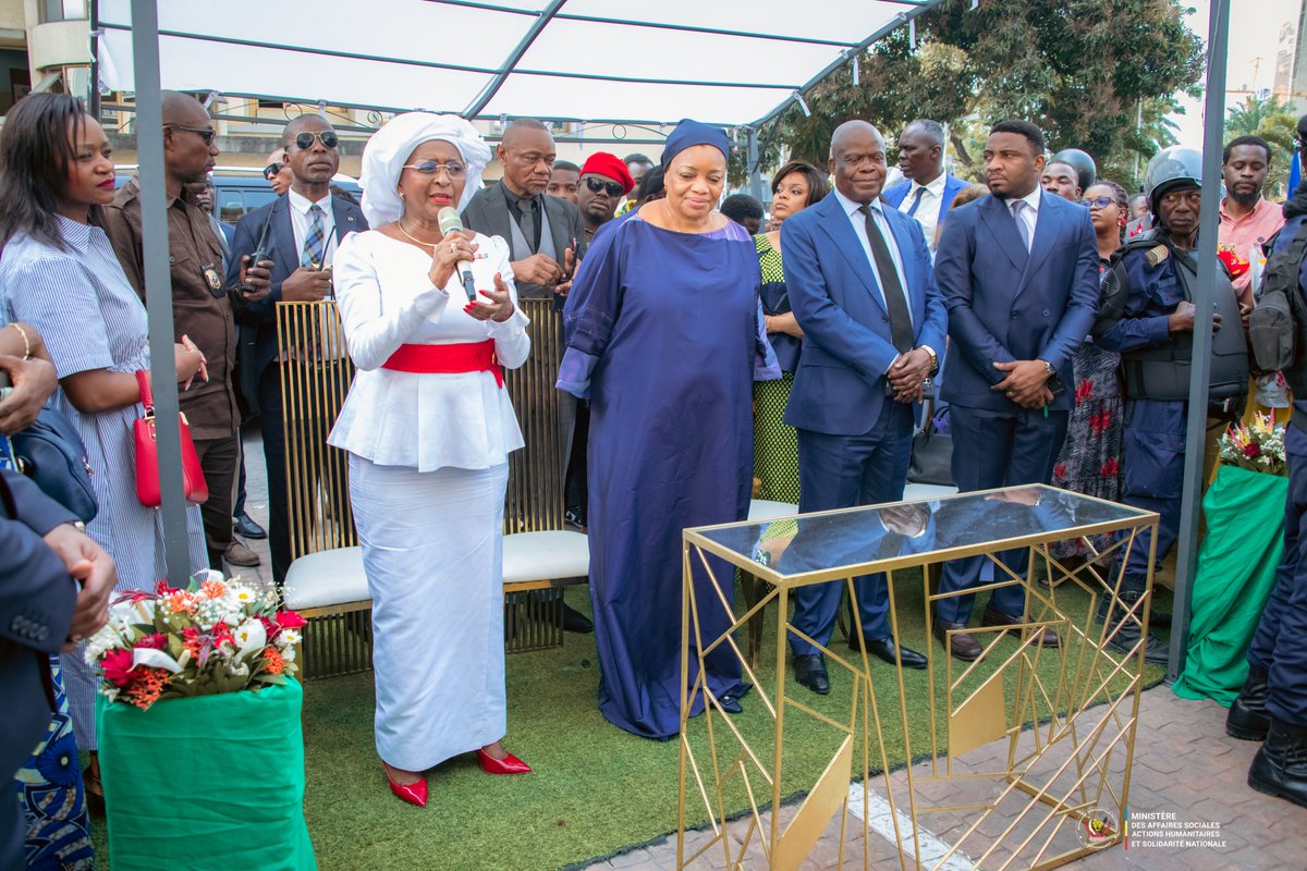 🔹 Remise &amp; Reprise au Ministère des Affaires Sociales 🇨🇩
Après 15 mois de service, Nathalie-Aziza MUNANA quitte ses fonctions. Elle laisse derrière elle un ministère transformé, des vies changées.
📊 Bilan concret :
— 26 000 kits alimentaires &amp; d’hygiène distribués
— 500