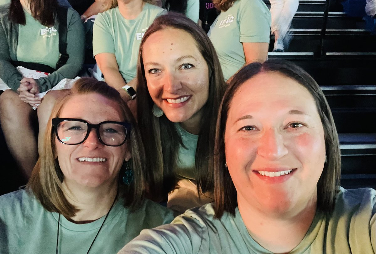KatieEllis208's tweet photo. @EPiC_StudioK has started off with a great group of kiddos this year but taking a day to celebrate with @LIBERTYSCHOOLS at #LPSConvocation25 @EpicElementary @jenny_martie @EPiCPoskey https://t.co/TdUjfcOB86