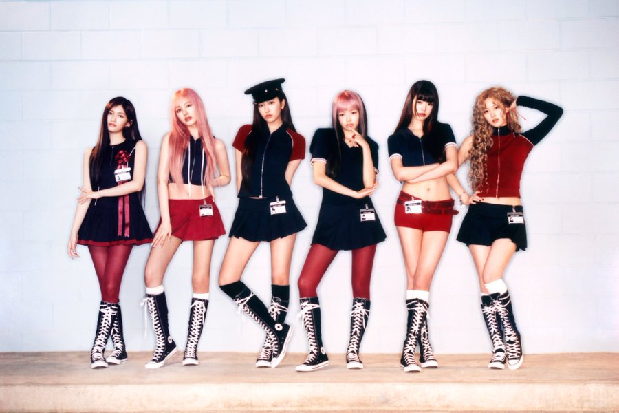 GyZew2basAAL4kD?format=jpg&name=900x900