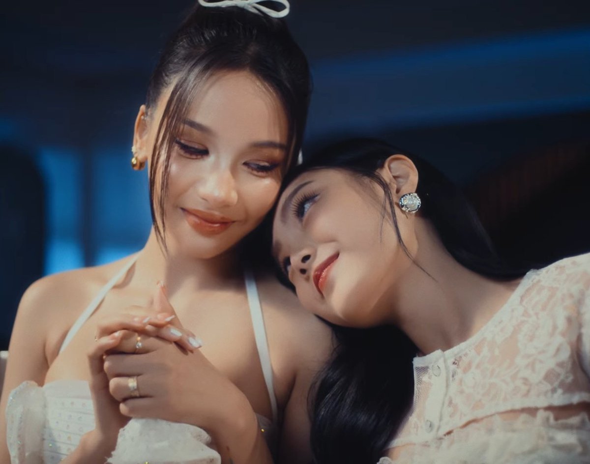 saturdayss8's tweet image. not every singer has straight, yaoi, yuri &amp;amp; selfcest in their MVs but Jeff Satur does