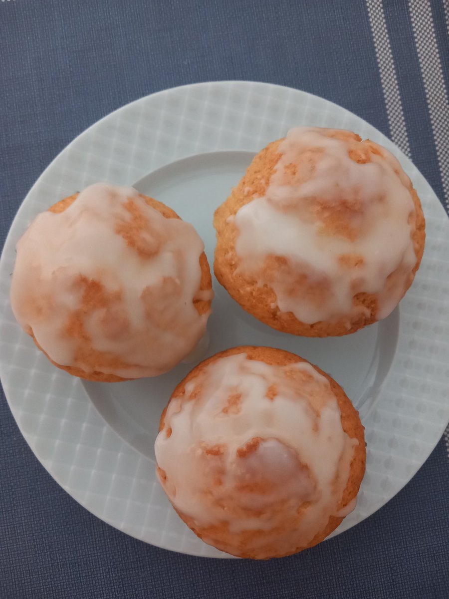 Okulu bırakıp küçük tatlı bir cafe açmak isteyen ve cafe açacak parası olan birisi varsa ben hazirim