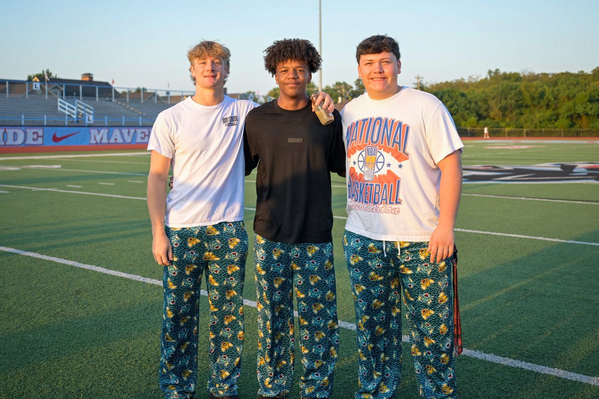 Senior sunrise for Southside class of 2026 ☑️
     
 All photos drive.google.com/drive/folders/…