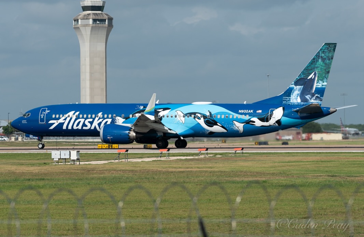 AustinAirport's tweet image. Starting a petition for @AlaskaAir to wrap a plane like an orca. Top half black, bottom half white. You see the vision, right? 🐋✈️

📸: charlie_tango_papa on IG
#FlyAustin #PlaneSpotter #Alaska #Orcas