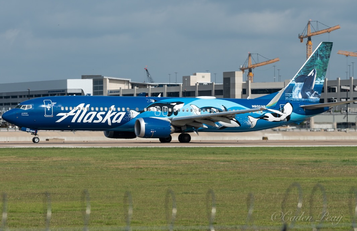 AustinAirport's tweet image. Starting a petition for @AlaskaAir to wrap a plane like an orca. Top half black, bottom half white. You see the vision, right? 🐋✈️

📸: charlie_tango_papa on IG
#FlyAustin #PlaneSpotter #Alaska #Orcas