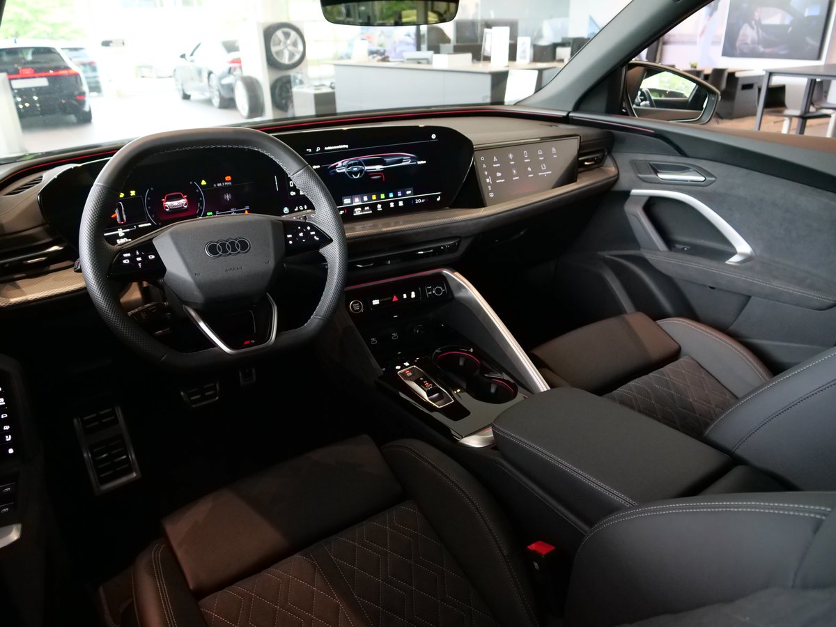 MSonirkollie's tweet image. ALL NEW AUDI Q5 2026 Future of Luxury IN 4K 
Full Video👇👇
youtu.be/3TSpXG1fD6I
#audi #audiq5 #autos #carreview #automobile #newcar