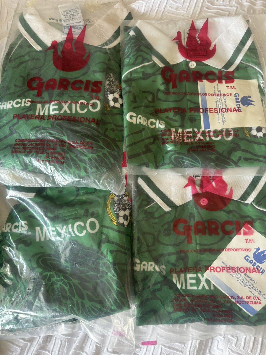 BeardsShirts's tweet photo. 🇲🇽 Mexico 1999 🇲🇽

Aztec design as worn at the 1999 Copa America where the side finished in 3rd place after beating Chile in the 3rd Place Match.

Medium Only

Mint condition- £80

BNWT - £100

BNWT in Bag - £125

Plus postage 

Message for more pics 

#Mexico https://t.co/r220RM6qD1