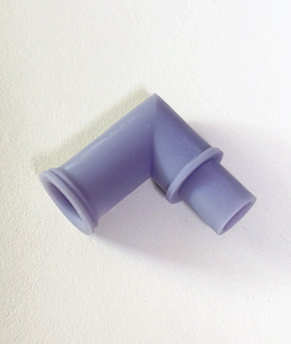 kumaeeeee's tweet image. 【重要なお知らせとお詫び】
まあるい窓の薪ストーブに付属してある配管の不具合について
​
大変お世話になっております。
くまeです。
購入いただきました製品のL字型の配管パーツに設計上の不具合が見つかり、割れと未硬化のレジンの液漏れが発生しております。