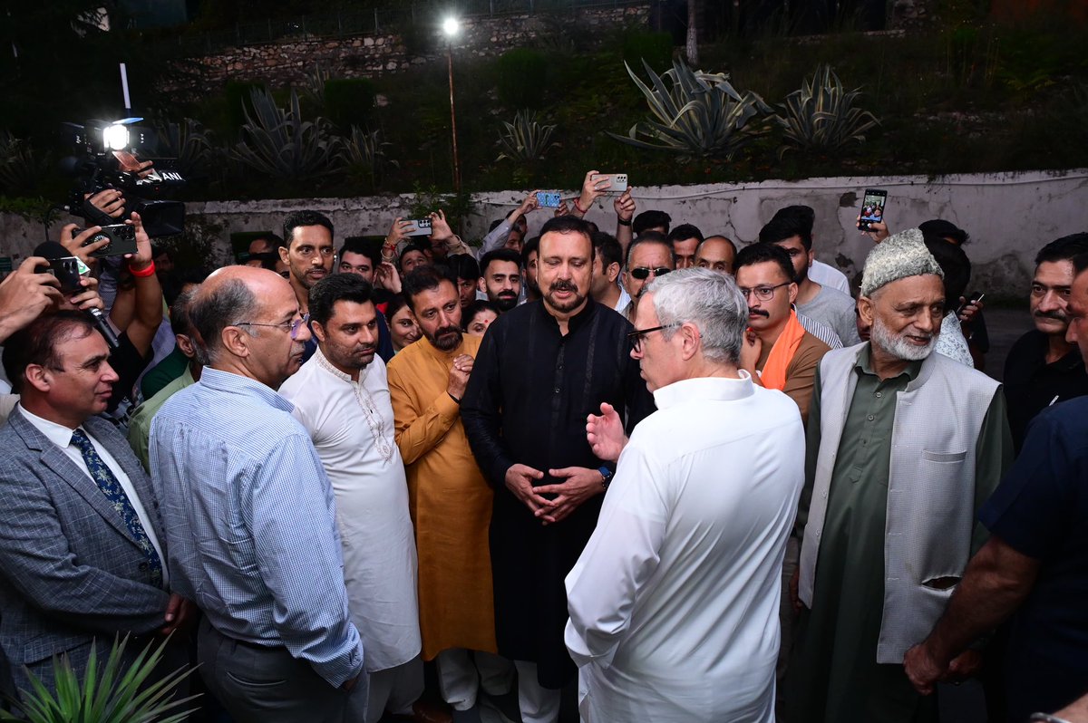 CM_JnK's tweet photo. Chief Minister reached Kishtwar and met locals who shared accounts of the ground situation about Chishoti cloudburst. https://t.co/lYCEf5lDAh