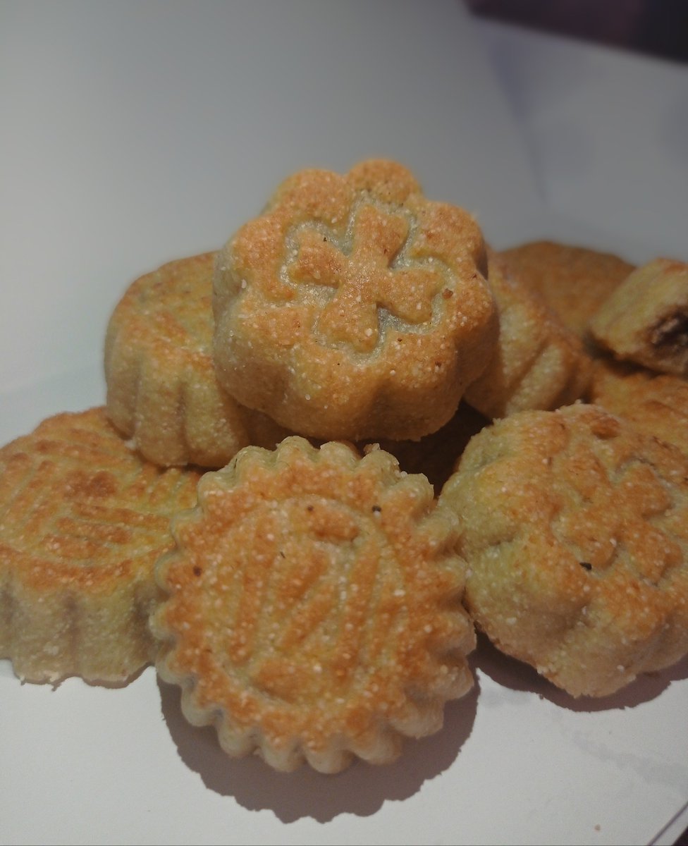 hebaabushiha's tweet image. مرحبا🙌
 أنا هبة طالبة طب من غزة، بديت أنا وعيلتي مشروعنا المتواضع في صناعة الكعك والمعمول  بالسميد والسمنة، وبأجود الخامات الموجودة في السوق حاليًا
 دعمكم هيفرق معنا 🙏
العنوان : غزة الشمال حي النصر
 كيلو الغريبة ٥٠ شيكل
كيلو المعمول ٧٠ شيكل
للاستفسار والتواصل على رقم 0599075707