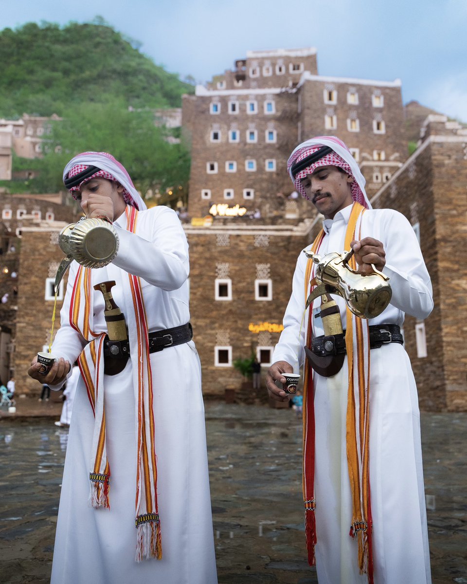 sevencarlounge's tweet photo. The South Run
في رجال ألمع، نعيش تاريخًا يزهر بالجمال والأصالة.

In Rijal Almaa, we experience a history that blossoms with beauty and authenticity.

#southrun #sevencarlounge #trip #unique #beautiful #experience #roadtrip #cars #adventure #luxury #exotic https://t.co/he42jJqowM