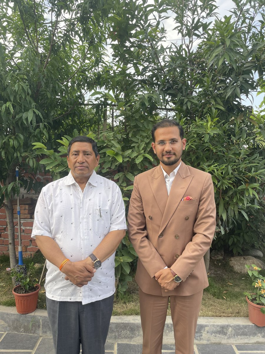 sarojsinghthap2's tweet image. नेकपा (माओवादी केन्द्र)का वरिष्ठ उपाध्यक्ष नारायणकाजी श्रेष्ठसँग सुखद भेट ...
विषय : आर्थिक समृद्धिका लागि सुशासन
@narayankajis @narayan11kaji