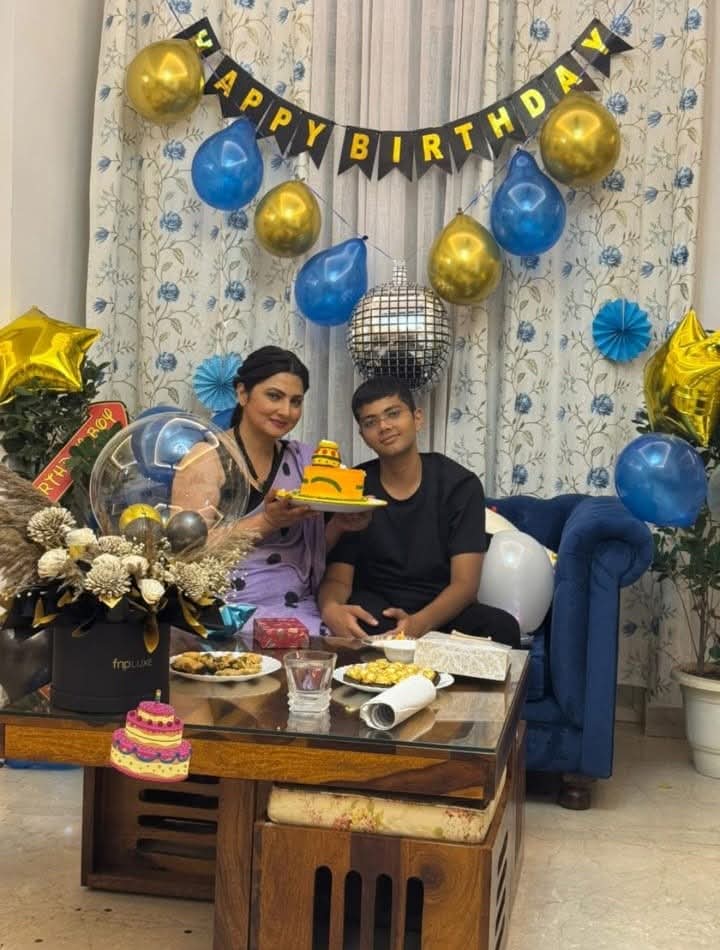 Chitraaumislife's tweet image. Aum Birthday Celebration 🎂 @chitraaum 

#ChitraTripathi #ChitraTripathiOnABP #Aum #Birthday