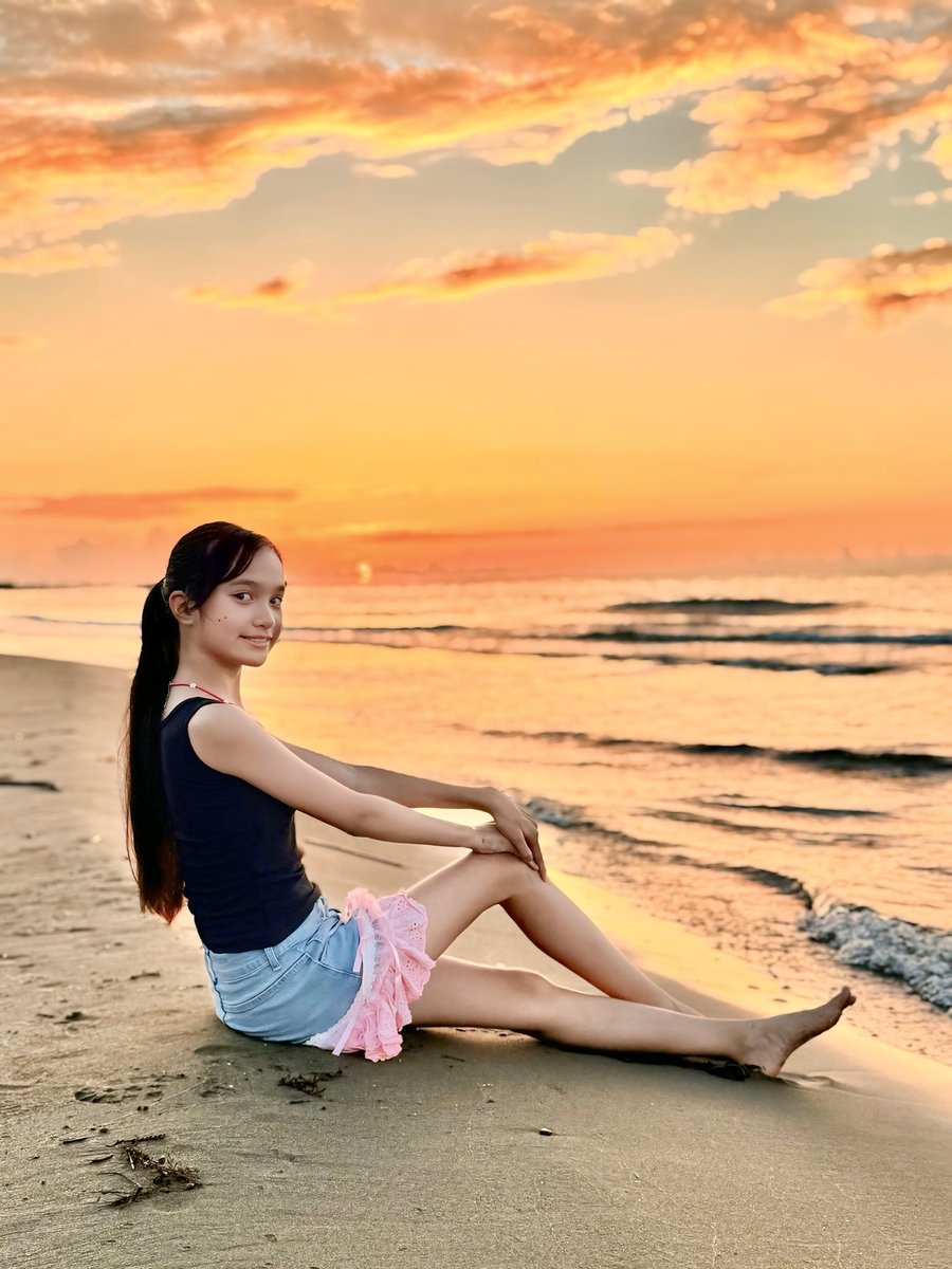 Anji_Angelique's tweet image. おつじ🦄🍫🍎🐱🌹🐶🌈❤️✨‼️
今日もちょー楽しかった♥️
今から花火とはましゅまろ焼きます🎆🖱☁️
まだ寝ないけどおやすみ♥️

#camping
#summerfun 
#sunsetphotography 
#sunset 
#SunsetMagic