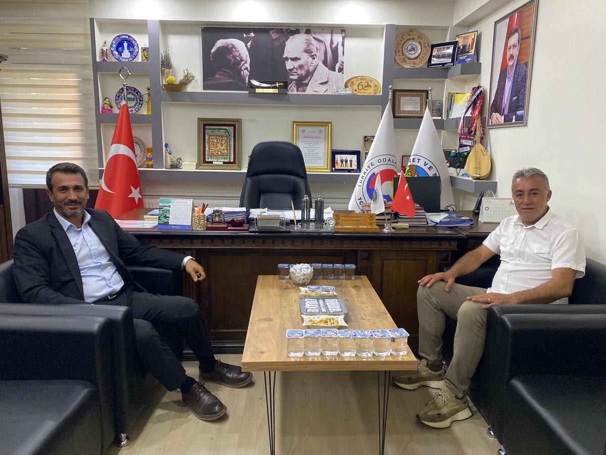 TUNCELİ TİCARET VE SANAYİ ODASI (@tuncelitso) on Twitter photo Geçmiş dönem yönetim kurulu başkanlarımızdan Sn. Cihan Açıkgöz; Yönetim Kurulu Başkanımız Sn. <a href="/hasanmurats/">Hasan Hüseyin COŞKUN</a>'ı ziyaret etti.
Nazik ziyaretlerinden dolayı kendisine odamız Yönetim Kurulu ve Meclisi adına teşekkür ederiz. Geçmiş dönem yönetim kurulu başkanlarımızdan Sn. Cihan Açıkgöz; Yönetim Kurulu Başkanımız Sn. <a href="/hasanmurats/">Hasan Hüseyin COŞKUN</a>'ı ziyaret etti.
Nazik ziyaretlerinden dolayı kendisine odamız Yönetim Kurulu ve Meclisi adına teşekkür ederiz.