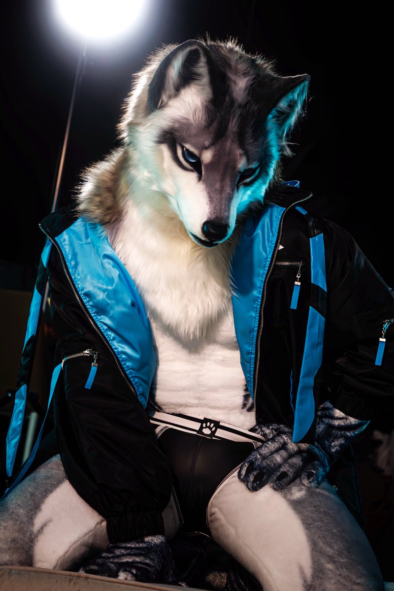 Hey..come closer..🐾