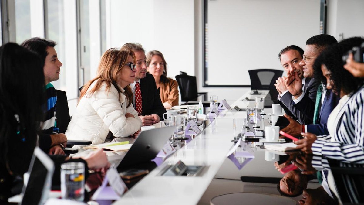 CarCaballeroV's tweet image. Nos reunimos con el @gobnarino @LuisAlfonsoEsc para fortalecer la estrategia de internacionalización del departamento. Conversamos sobre los avances en seguridad gracias a la #PazTotal y definimos acciones para impulsar exportaciones, inversión y turismo.

Nariño dirá presente en