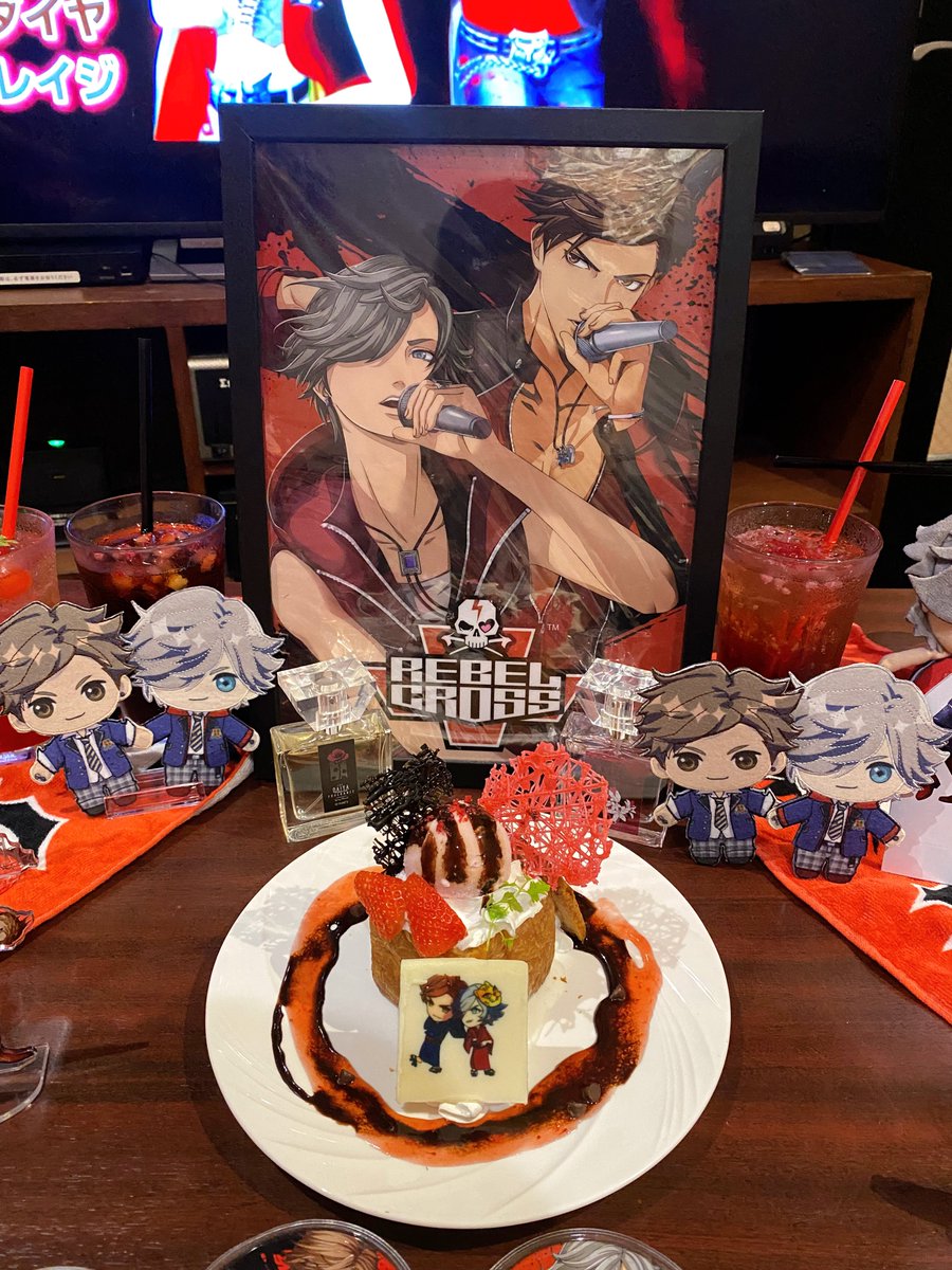 レベルクロス真ん中バースデーおめでとう〜！🖤❤️🎂🖤❤️パセラさんでお祝いしてきました！今回やっと行けた〜〜！😂素敵なバースデーケーキもご用意いただきました✨プレートが精密できれいすぎる…！2人の真ん中バースデーをめいっぱいお祝いできて幸せでした！ありがとうございました！
#パセラ
#ARP