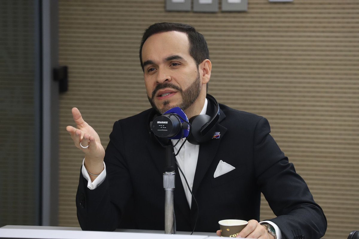 #TribunaRCN | “Yo soy un tipo que sueña y que materializa los sueños... yo no estoy aquí como la mayoría de los candidatos porque no tienen otra opción. Yo tengo 20 opciones, pero he decidido que Colombia sea la única opción en mi vida”, Abelardo de La Espriella, candidato a la