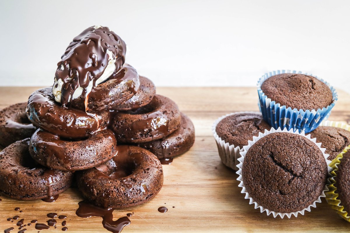 lucybeecoconut's tweet photo. Craving a sweet, guilt-free treat? 🍩✨ These Baked Chocolate Doughnuts with Cacao are rich, chocolaty, and baked, not fried! Perfect for satisfying your dessert cravings without the guilt. Ready in just 10 minutes! 😋 #VeganDesserts #ChocolateLovers

https://t.co/bTVig6oXxX https://t.co/Giw0PyV0o8