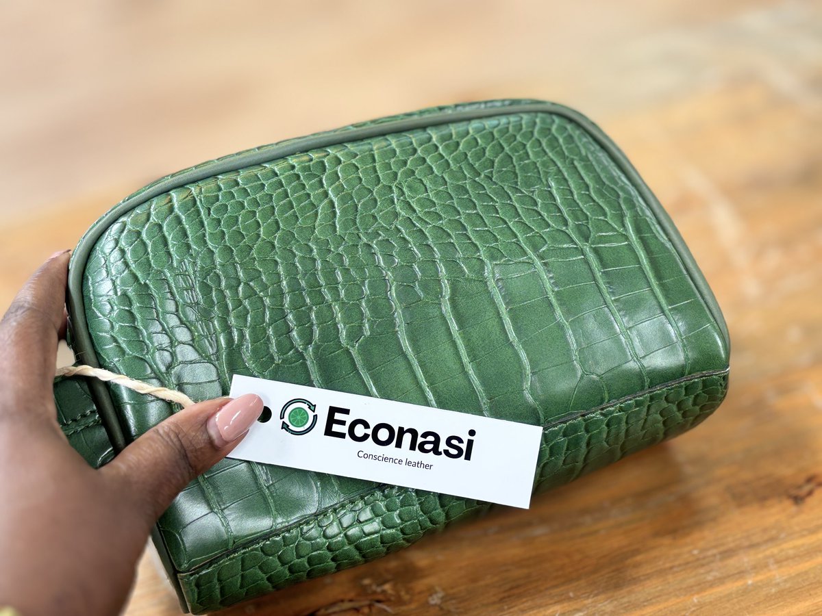 🤔Did you know that you could make leather out of pineapple🍍?
Meet ECONASI, an innovative entity led by Olivia Awuor, that manufactures sustainable, biodegradable, environment friendly textiles off pineapple wastes, proving powerful solutions to #ClimateChallenges can be found.