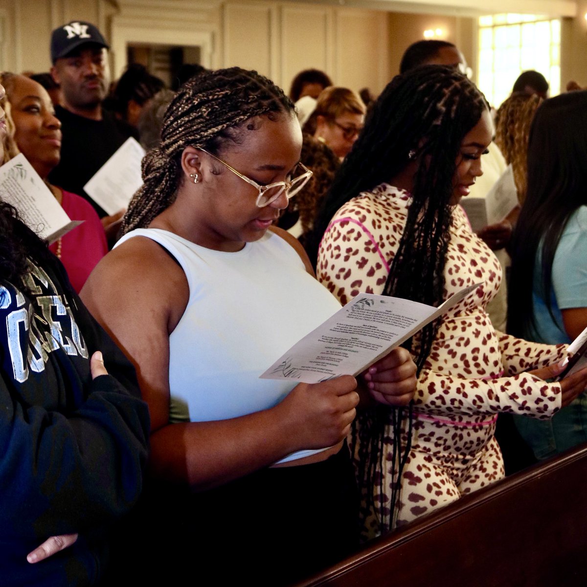 SpelmanCollege's tweet image. The #SpelmanNSO Closing Ceremony: And Now the Journey Begins is a sacred tradition where new students and families mark the official start of the Spelman journey. Rooted in spirituality, history, and celebration, this moment honors the transition into Spelman College. Families…
