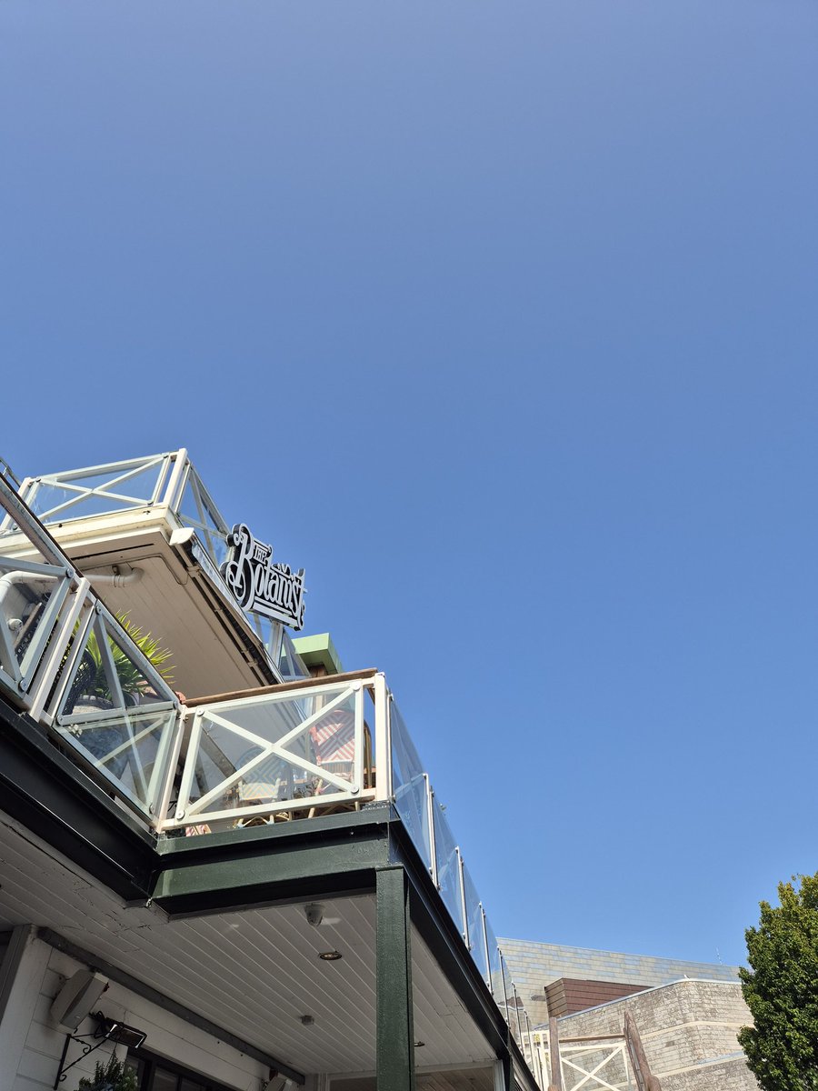 Wonderful weather, afternoon drinking, live band. 
#Liverpool #sunshine #weekend