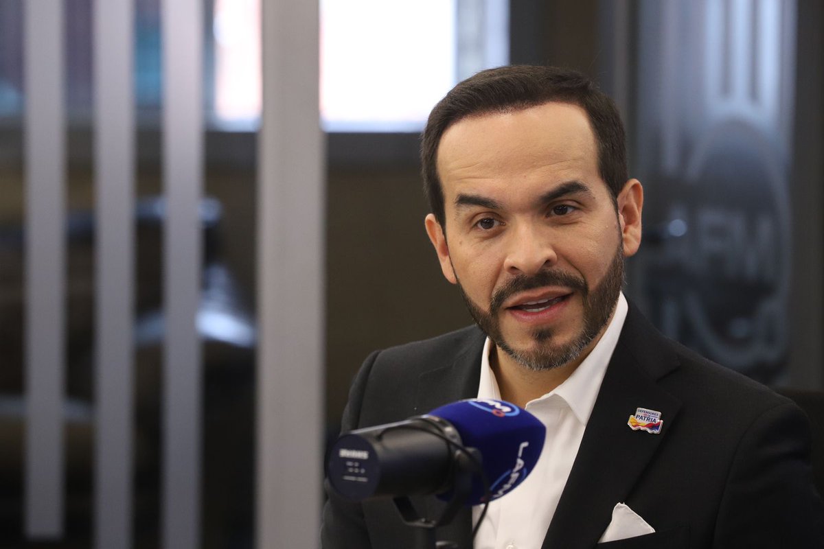 #TribunaRCN | “Me gustan cosas de Bukele... no me gusta la reelección. Yo me comprometo a no salir de Colombia por 4 años y a despachar todas las semanas desde un departamento”, Abelardo de La Espriella, candidato a la Presidencia de Colombia por el movimiento ‘Defensores de la