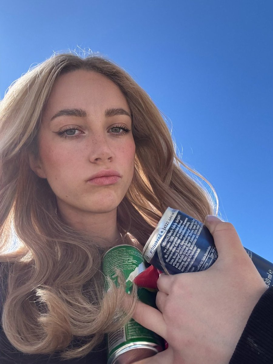 bella ⚡️ tweet media