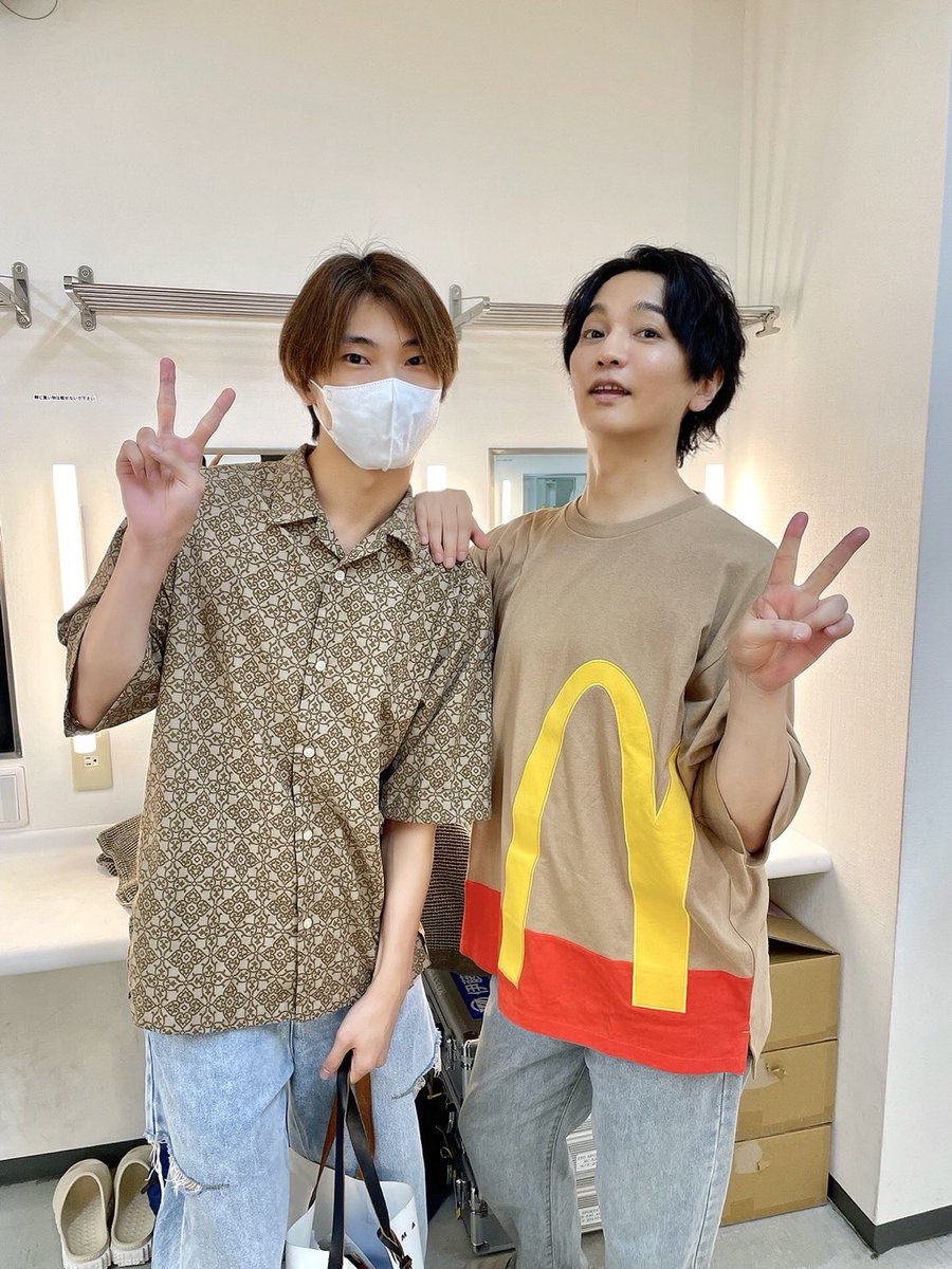 きむすば劇場2025  『オートリバース』

観劇させて頂きました📻

御二方の身体的、声帯的スキルの高さに笑いと尊敬が止まりませんでした😂👏

大阪公演に皆様是非行ってください！！

本当に観られてよかった🥹

#きむすば劇場
#オートリバース