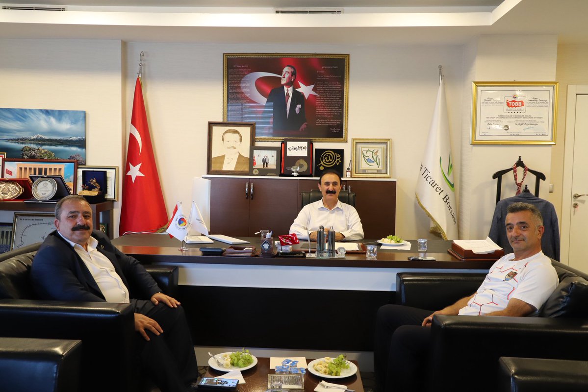 Van Ticaret Borsası (@vanticborsa) on Twitter photo Van Sevdalılar Platformu Başkanı Sn. Mehmet Naci Çiftçi ve Van Gönül Dostları Dernek Başkanı/ Gazeteci Sn. Süleyman Çelebi Çomak; Yönetim Kurulu Başkanımız Nayif Süer’i makamında ziyaret ettiler.
<a href="/Nayifsuer/">Nayif SÜER</a> <a href="/CelebiComak/">Süleyman Çelebi Çomak</a> <a href="/DESSAYAPI/">VAN SEVDALİLAR PLATFORMU</a> Van Sevdalılar Platformu Başkanı Sn. Mehmet Naci Çiftçi ve Van Gönül Dostları Dernek Başkanı/ Gazeteci Sn. Süleyman Çelebi Çomak; Yönetim Kurulu Başkanımız Nayif Süer’i makamında ziyaret ettiler.
<a href="/Nayifsuer/">Nayif SÜER</a> <a href="/CelebiComak/">Süleyman Çelebi Çomak</a> <a href="/DESSAYAPI/">VAN SEVDALİLAR PLATFORMU</a>