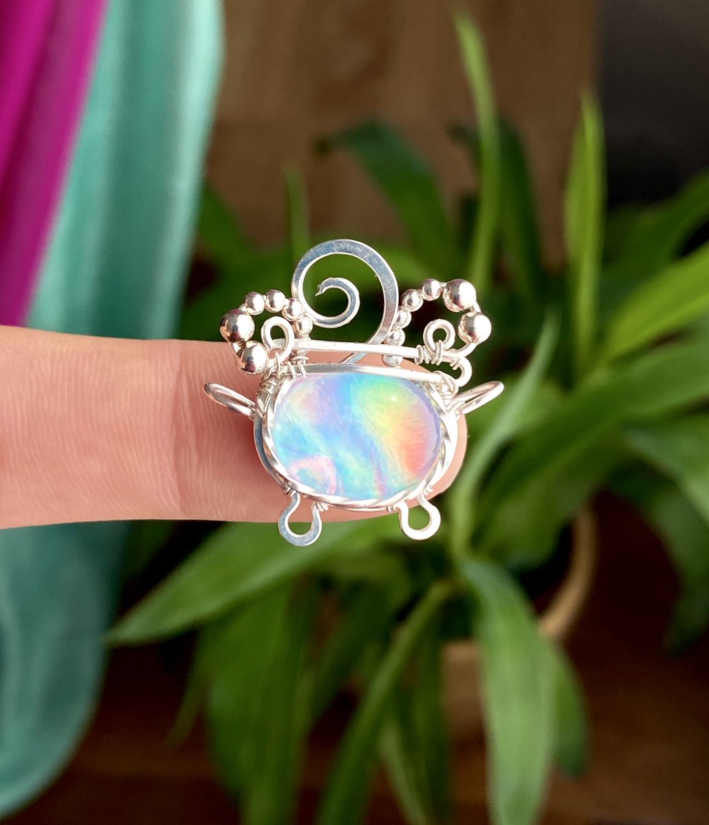 Baby cauldron so tiny it fits on my fingertip 🥹