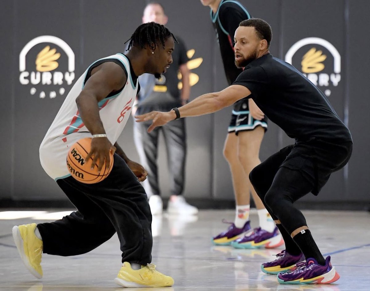Davion Mitchell x Steph Curry 🔥

(Via IG currybrand)
